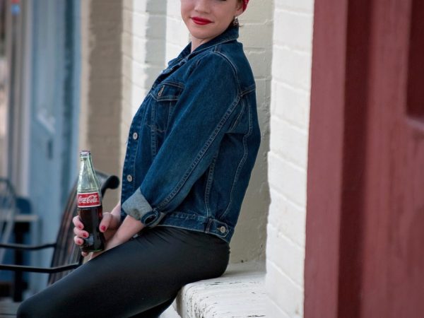 wanita-menggunakan-bandana