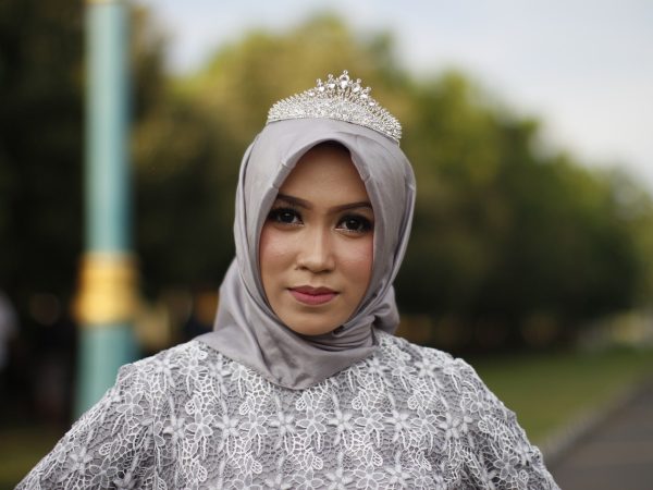 gambar wanita menggunakan hijab